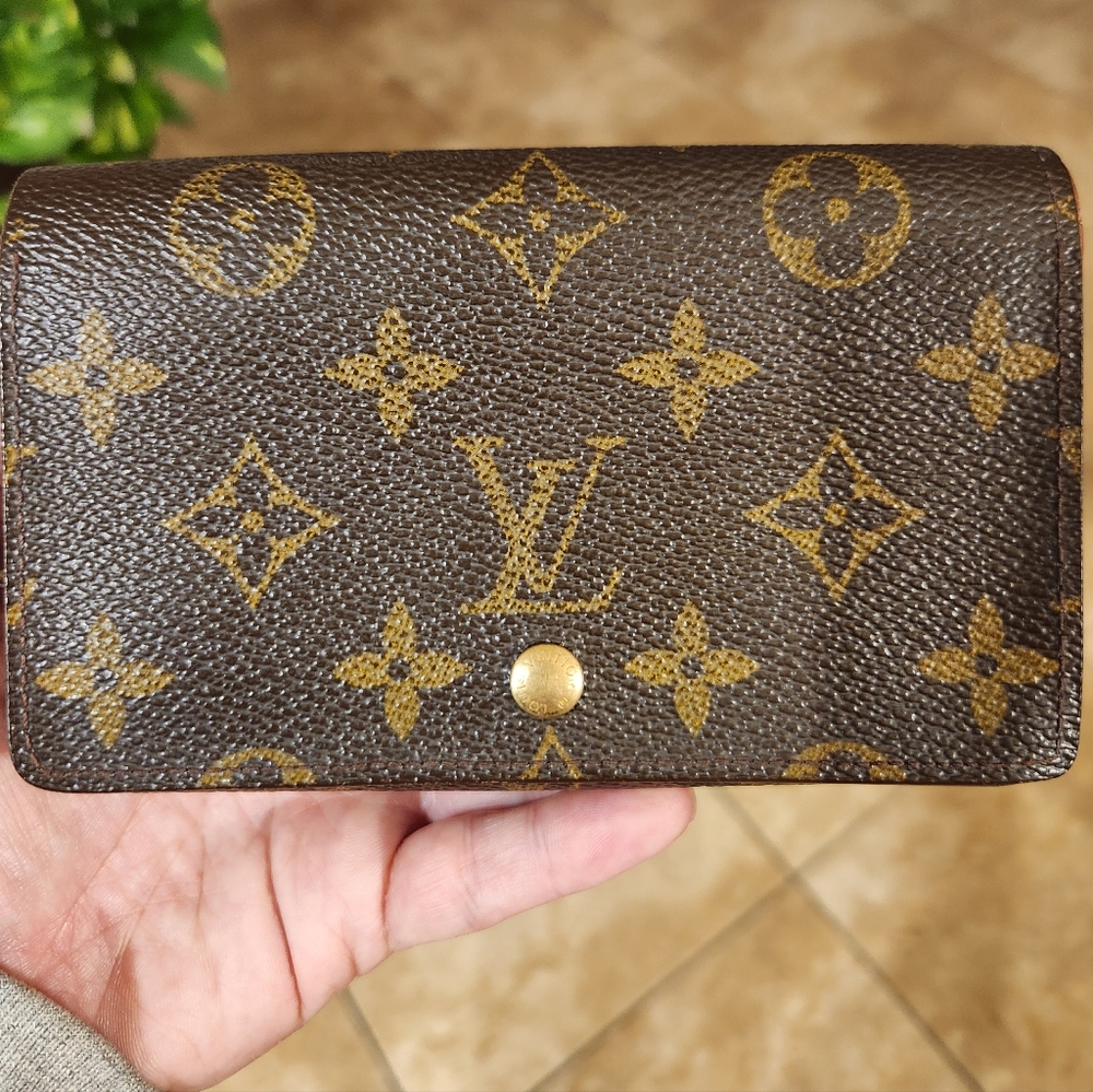 Authentic Louis Vuitton Preloved Mono Zippy Wallet